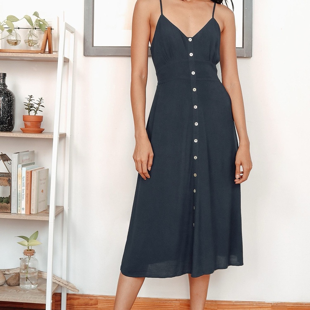 Lulu’s Navy Midi Dress